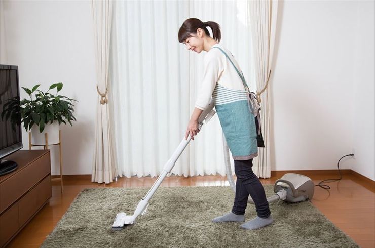 掃除機でカーペット掃除